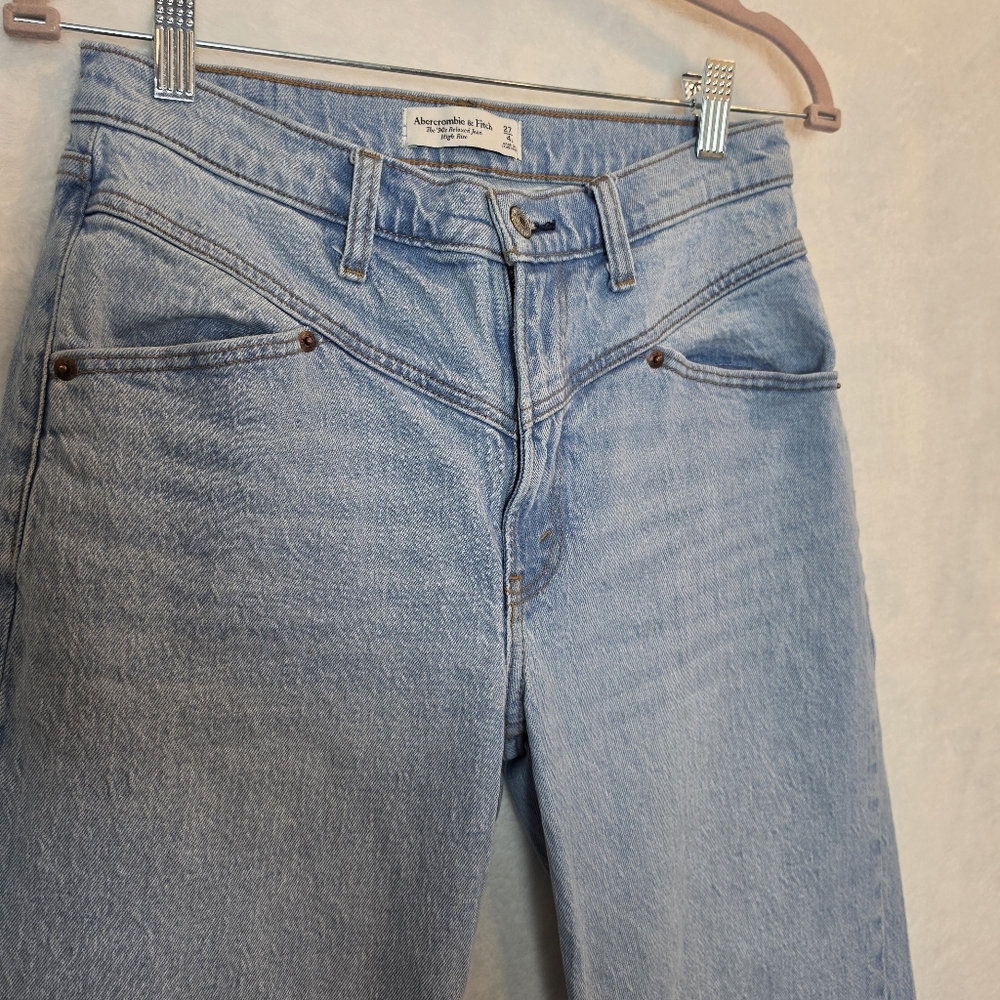 Abercrombie & Fitch High-Rise 90s Relaxed Jeans 4/27 - Picture 3 of 11